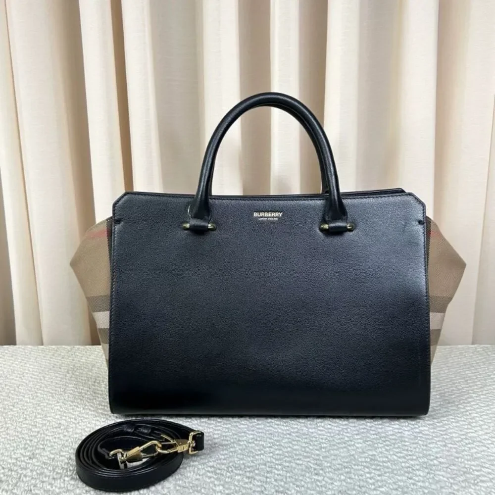 Burberry Women Pre-Loved Bag Very Good Condition - Picture 1 of 4